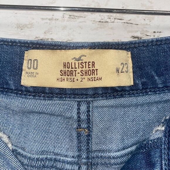 Hollister Short- Short Distressed High Rise Shorts - Picture 4 of 4